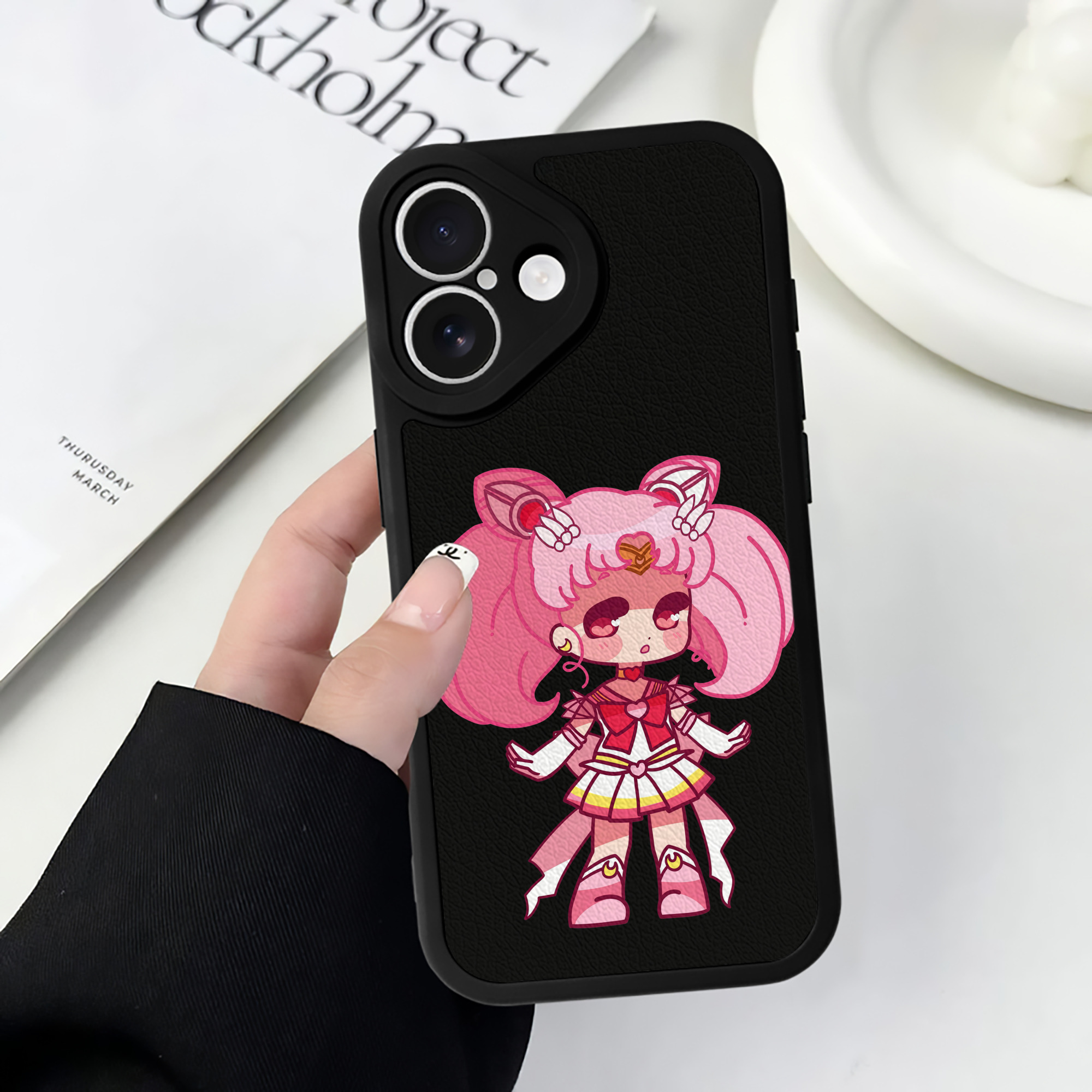 （画像用） 美少女戦士セーラームーン ちびうさ Sailor Moon Chibiusa Tsukino Usagi Small Lady Serenity 【iPhone 16シリーズ対応】シリコンスマホケース（レザー調） 材質：シリコン